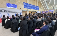 K-Ƽ,  17  ô ӡ ۷ι Ƽ  λϴ 